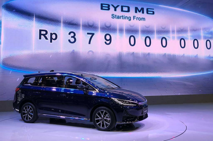 Harga BYD M6