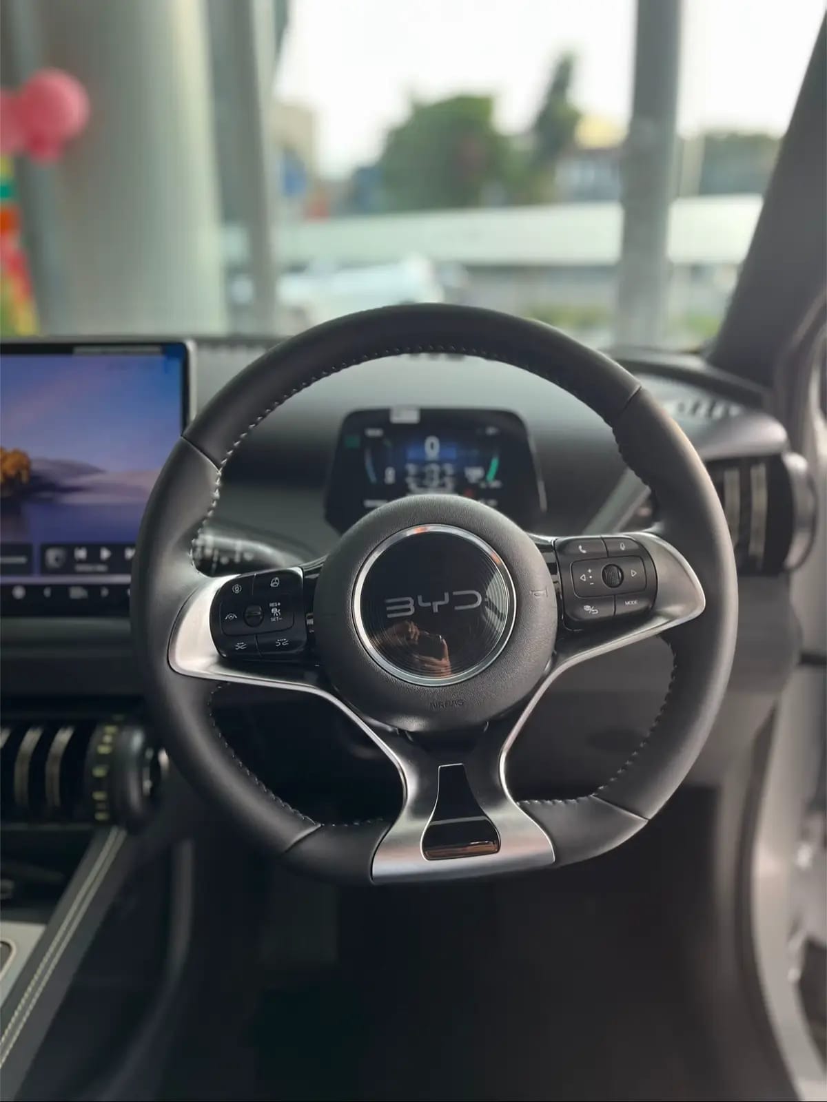 Setir multifungsi dan layar sentuh BYD ATTO 3 Advanced Plus 2026